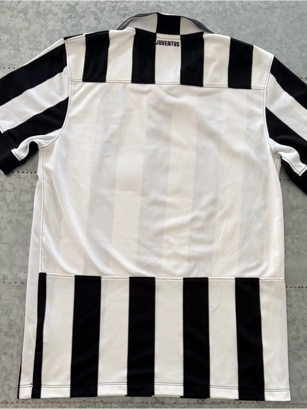 Nike Juventus Football Club Home Shirt, 2014/2015, MEDIUM - Picture 2 of 8